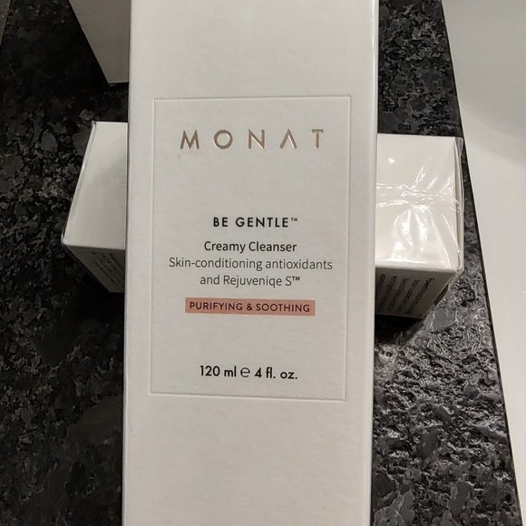 Monat Facial Cleanser - Picture 5 of 9
